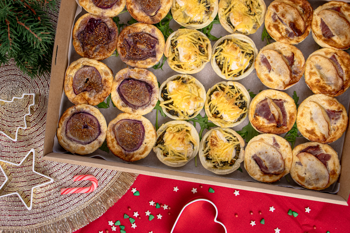 HOLLY JOLLY QUICHE TRIO